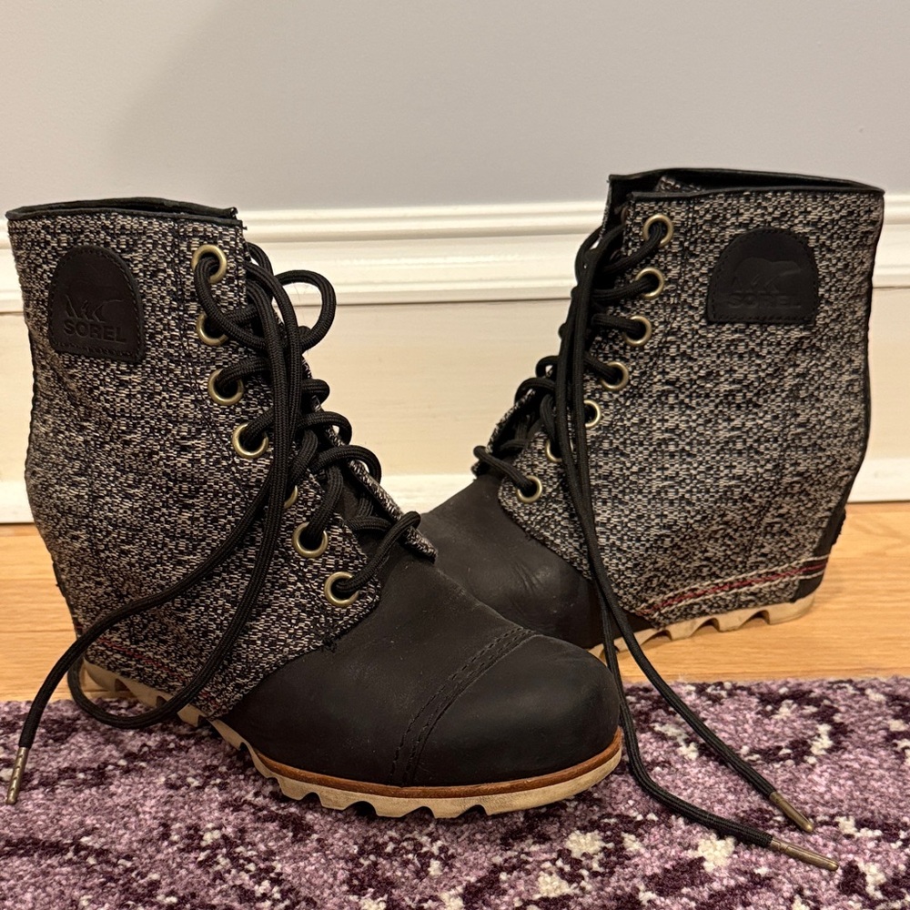 Sorel 1964 Wedge Black and Gray Ankle Boots